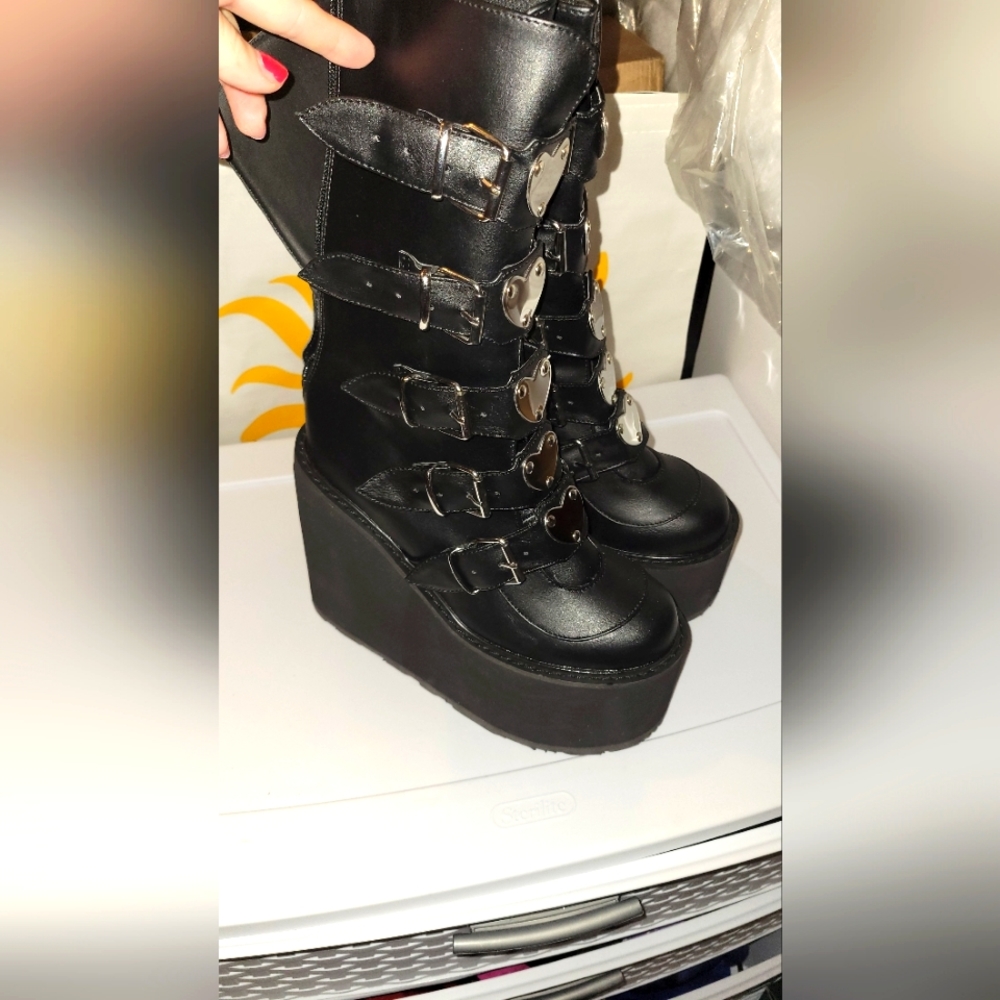 demonia swing 230 black